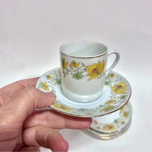 Vintage set of Demitasse cups & saucers made in China set of 4 - Picture 3 of 7